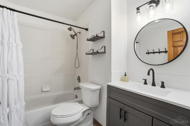 8082 Kingfisher Lane, West Chester, OH 45069