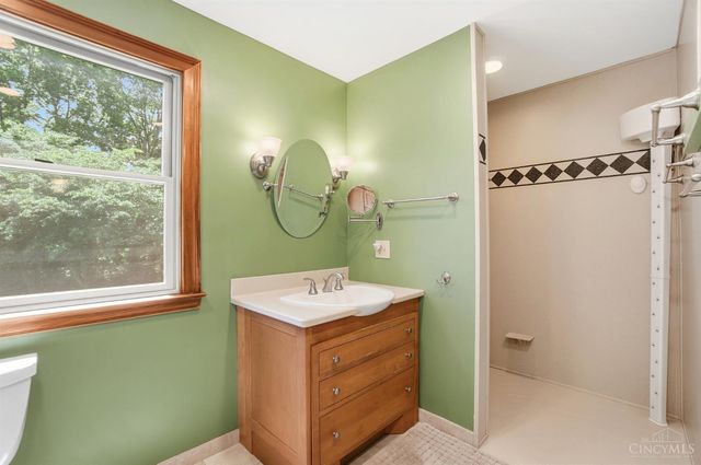 8082 Kingfisher Lane, West Chester, OH 45069