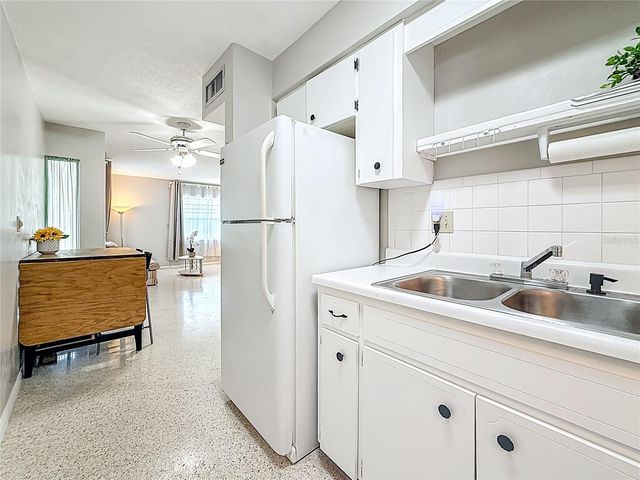 250 ROSERY ROAD NW 283, Largo, FL 33770