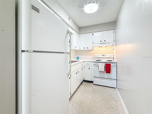 250 ROSERY ROAD NW 283, Largo, FL 33770