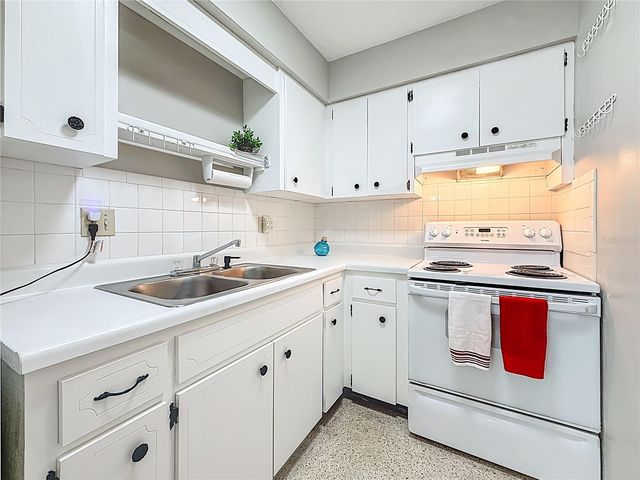 250 ROSERY ROAD NW 283, Largo, FL 33770