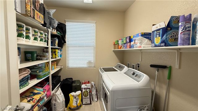 821 Fox Mountain Court, North Las Vegas, NV 89084