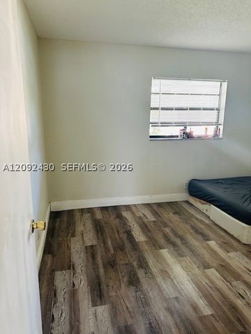 3739 SE 15 St 2, Dania Beach, FL 33004