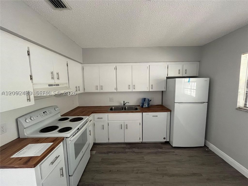 3739 SE 15 St 2, Dania Beach, FL 33004