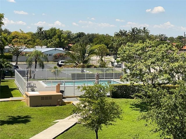 10300 Coral Way B-33, Miami, FL 33165