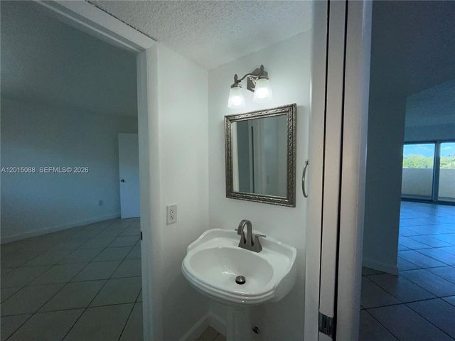 10300 Coral Way B-33, Miami, FL 33165