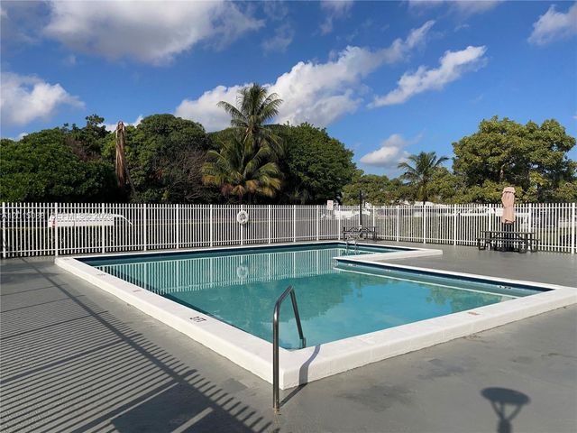 10300 Coral Way B-33, Miami, FL 33165