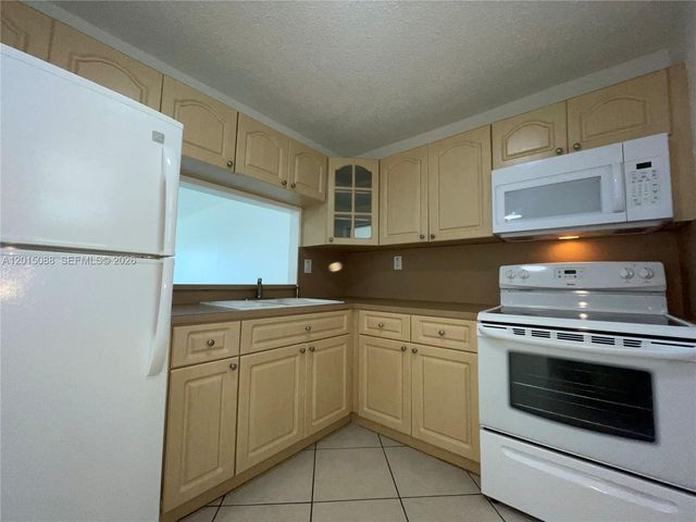 10300 Coral Way B-33, Miami, FL 33165