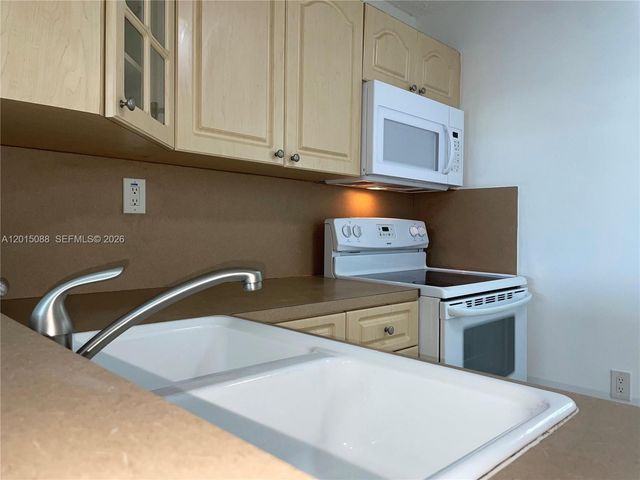10300 Coral Way B-33, Miami, FL 33165