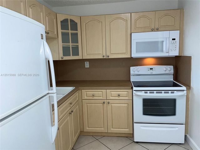 10300 Coral Way B-33, Miami, FL 33165
