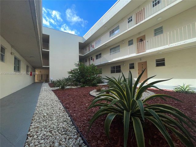 10300 Coral Way B-33, Miami, FL 33165