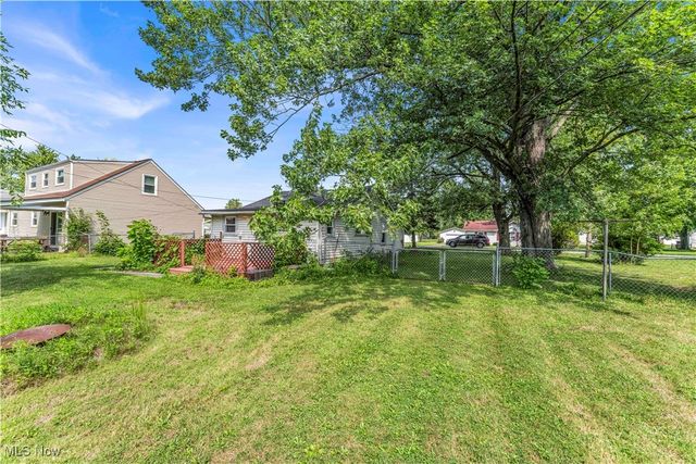 618 W Shore Boulevard, Sheffield Lake, OH 44054