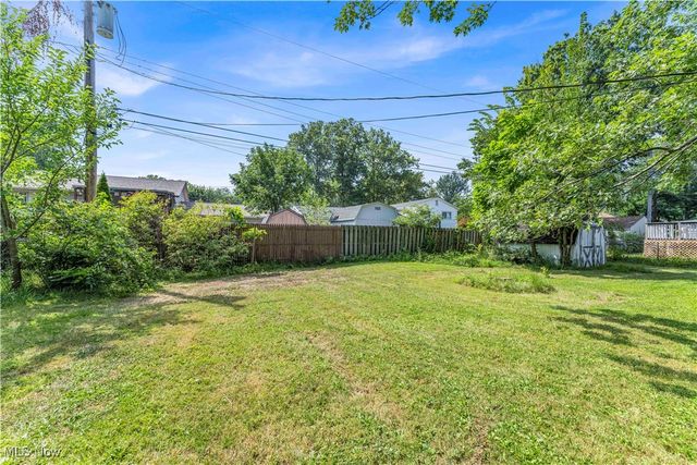 618 W Shore Boulevard, Sheffield Lake, OH 44054