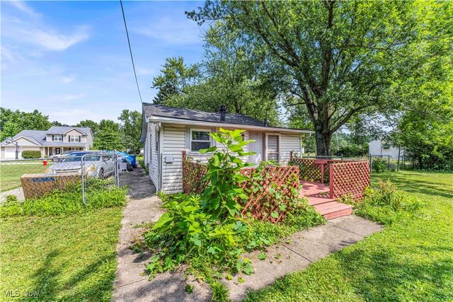 618 W Shore Boulevard, Sheffield Lake, OH 44054