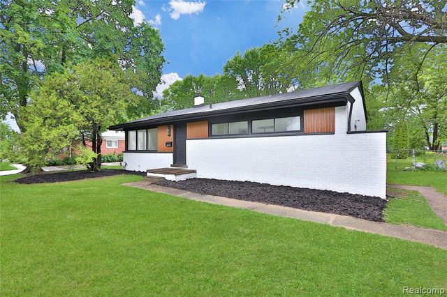 36720 N Schafer Street, Clinton Township, MI 48035