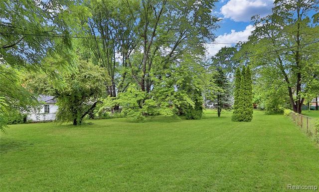 36720 N Schafer Street, Clinton Township, MI 48035