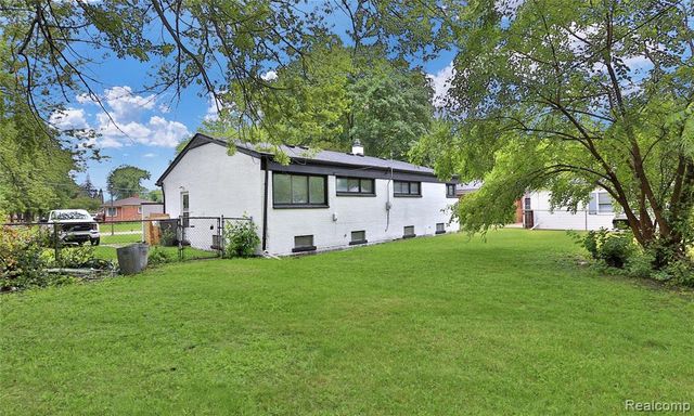36720 N Schafer Street, Clinton Township, MI 48035