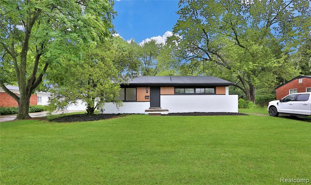 36720 N Schafer Street, Clinton Township, MI 48035