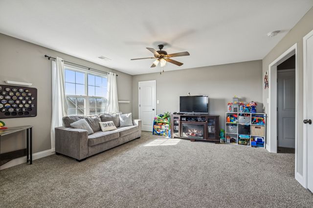 894 Wild Elm Ct, Clarksville, TN 37042