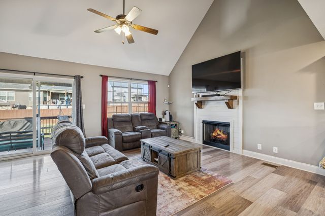 894 Wild Elm Ct, Clarksville, TN 37042
