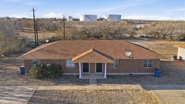 126 Kerry Dr, George West, TX 78022