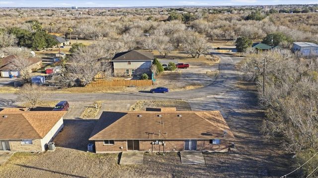 126 Kerry Dr, George West, TX 78022