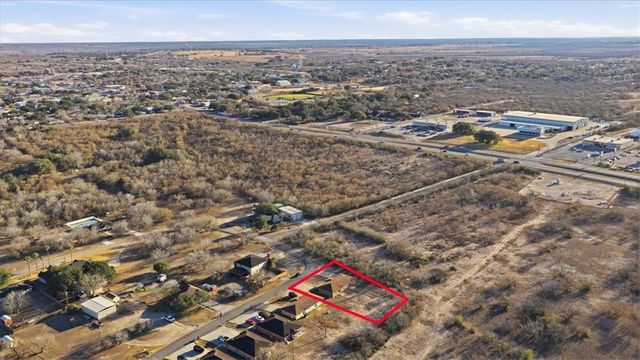 126 Kerry Dr, George West, TX 78022