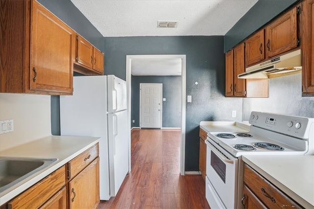 126 Kerry Dr, George West, TX 78022