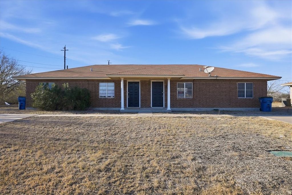 126 Kerry Dr, George West, TX 78022
