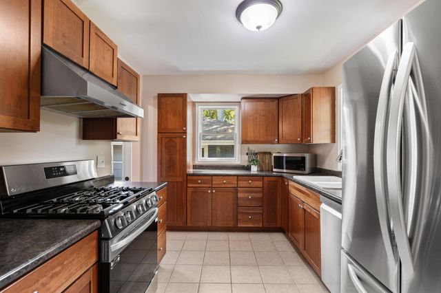 7729 Plymouth Avenue N, Golden Valley, MN 55427