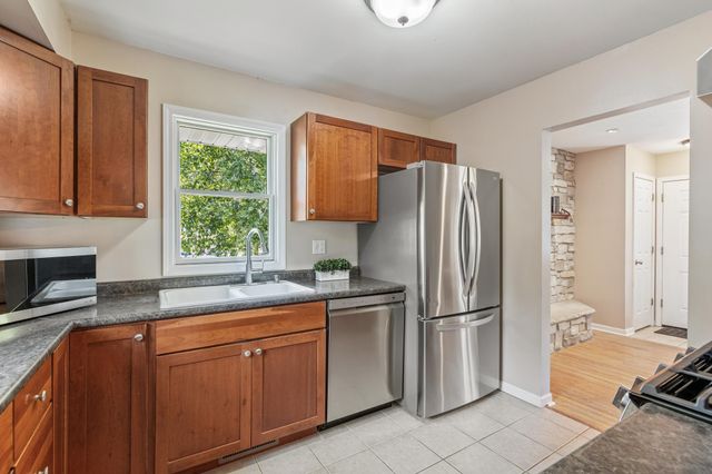 7729 Plymouth Avenue N, Golden Valley, MN 55427