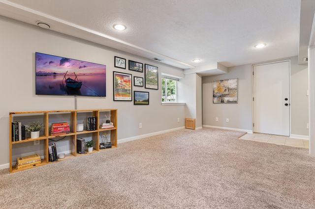 7729 Plymouth Avenue N, Golden Valley, MN 55427