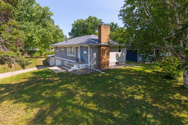 7729 Plymouth Avenue N, Golden Valley, MN 55427