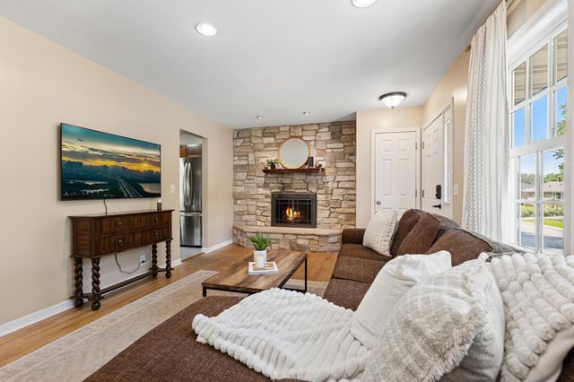 7729 Plymouth Avenue N, Golden Valley, MN 55427