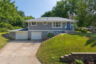 7729 Plymouth Avenue N, Golden Valley, MN 55427