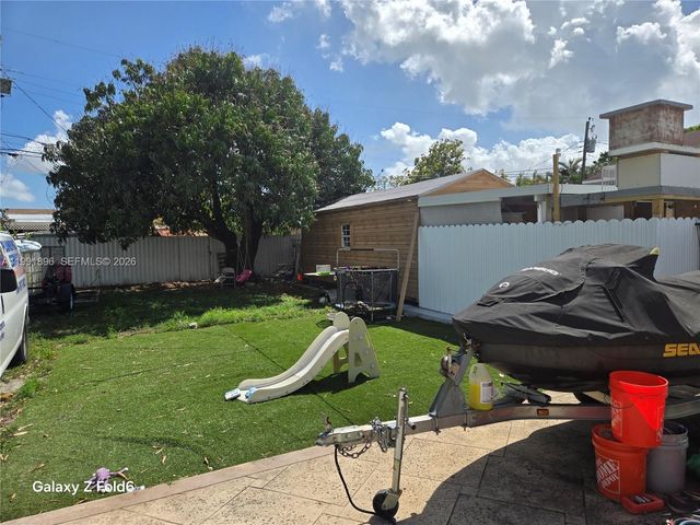 234 E 44th St, Hialeah, FL 33013