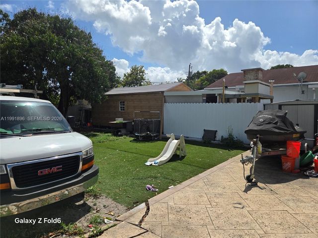 234 E 44th St, Hialeah, FL 33013