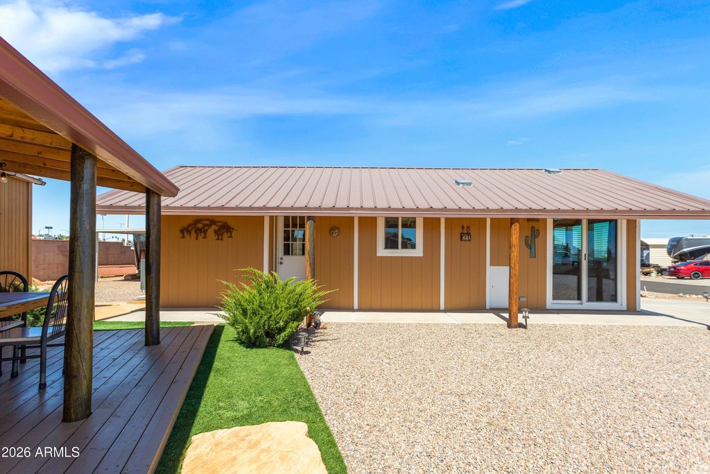Image 10 of property listing at 1915 W CASA DEL RIO Drive 7, Benson, AZ 85602