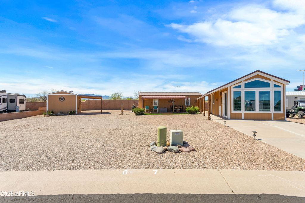Image 2 of property listing at 1915 W CASA DEL RIO Drive 7, Benson, AZ 85602