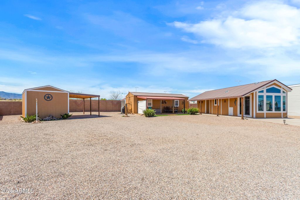 Image 3 of property listing at 1915 W CASA DEL RIO Drive 7, Benson, AZ 85602