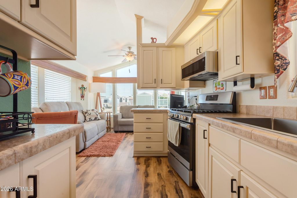 Image 6 of property listing at 1915 W CASA DEL RIO Drive 7, Benson, AZ 85602