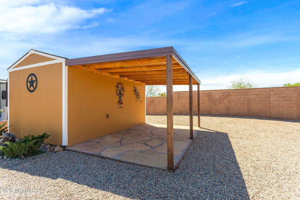 Image 8 of property listing at 1915 W CASA DEL RIO Drive 7, Benson, AZ 85602