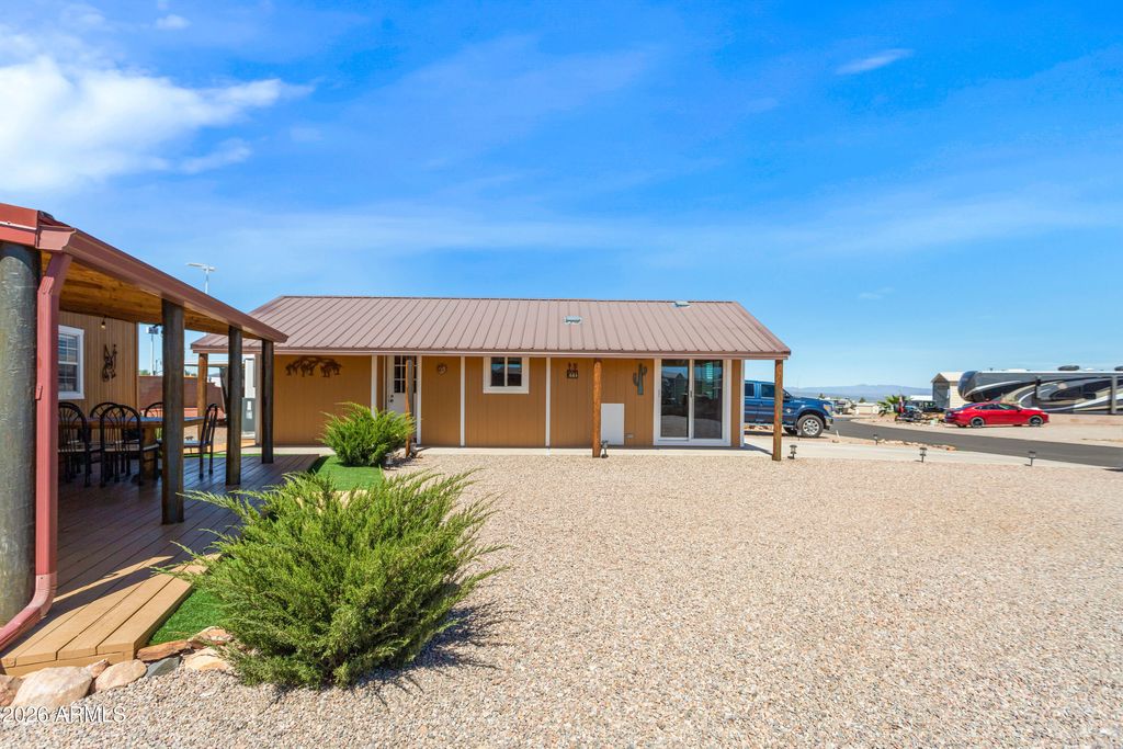 Image 9 of property listing at 1915 W CASA DEL RIO Drive 7, Benson, AZ 85602