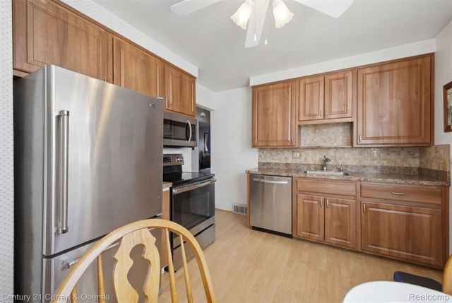 7042 Gilman Street, Garden City, MI 48135