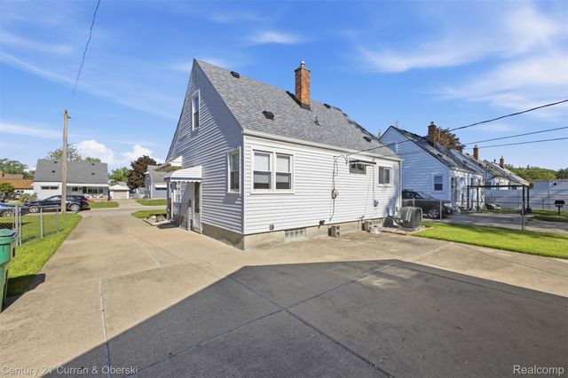7042 Gilman Street, Garden City, MI 48135
