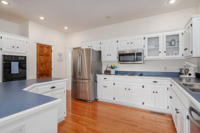 5205 SE Tater Peeler Rd, Lebanon, TN 37090