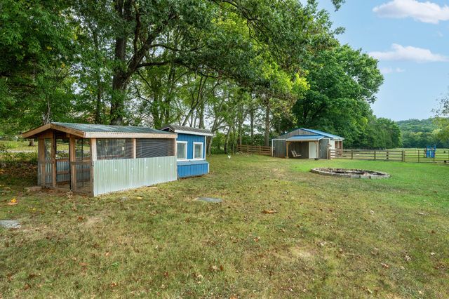 5205 SE Tater Peeler Rd, Lebanon, TN 37090