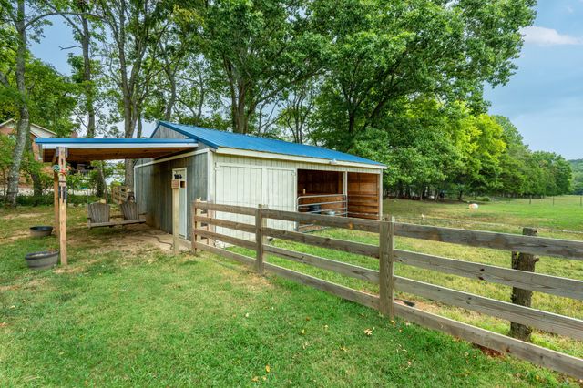5205 SE Tater Peeler Rd, Lebanon, TN 37090