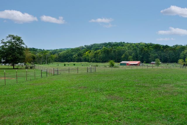 5205 SE Tater Peeler Rd, Lebanon, TN 37090