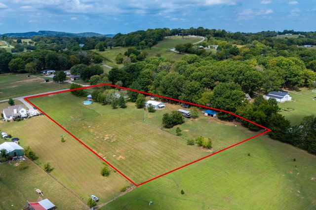 5205 SE Tater Peeler Rd, Lebanon, TN 37090